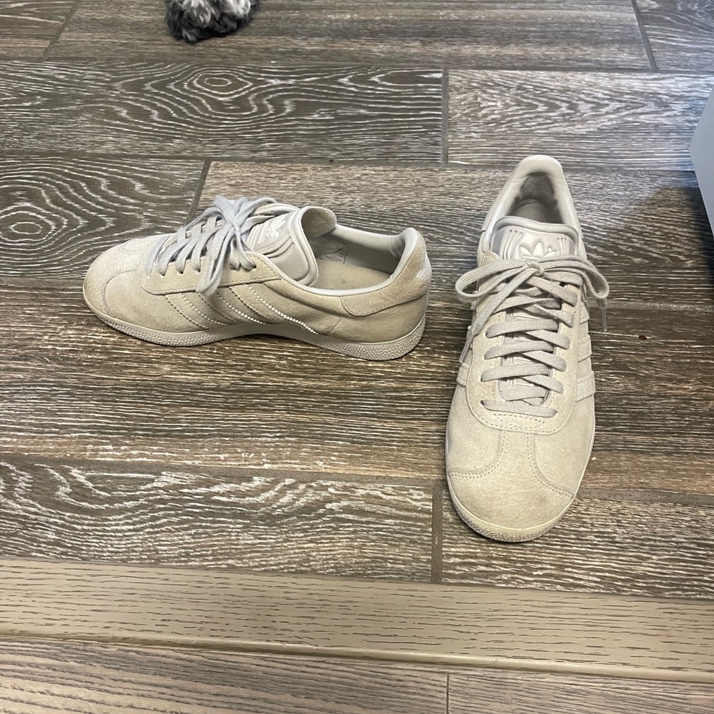 Beige Adidas Gazelles